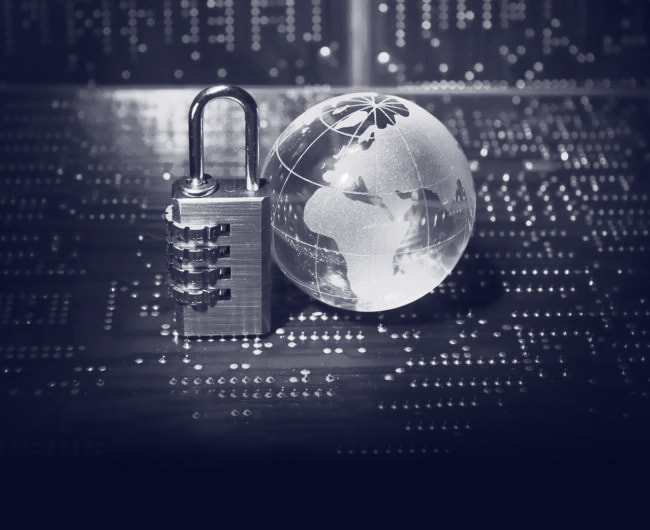 Globo protegido por um cadeado digital